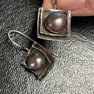 Silpada SS Hammered Iridescent Dk Grey Purple Pearl Earrings Rare Retired